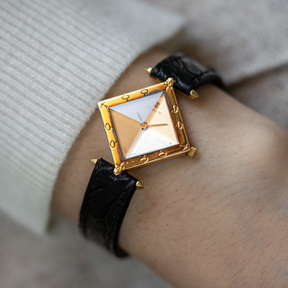 Corum "Pyramid" in Oro 18kt