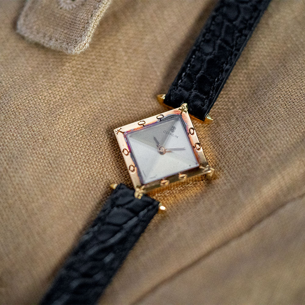 Corum "Pyramid" in Oro 18kt